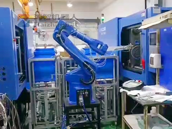机器人自动取注塑件 机械手注塑机（一拖二自动生产线）(图1)